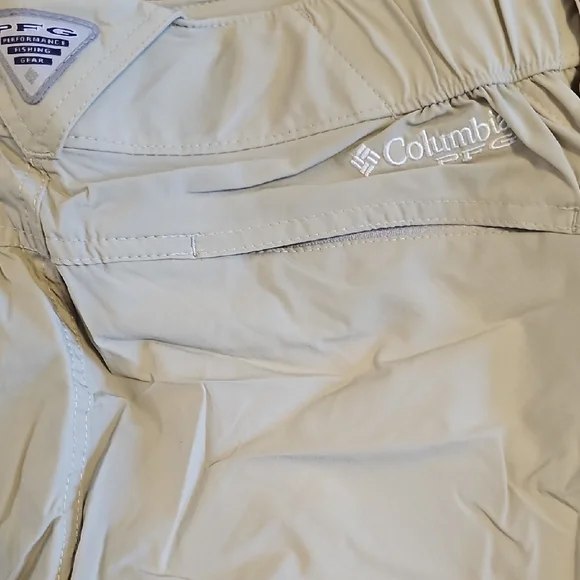 Columbia Women's Beige Cargo Shorts - Picture 4 of 5